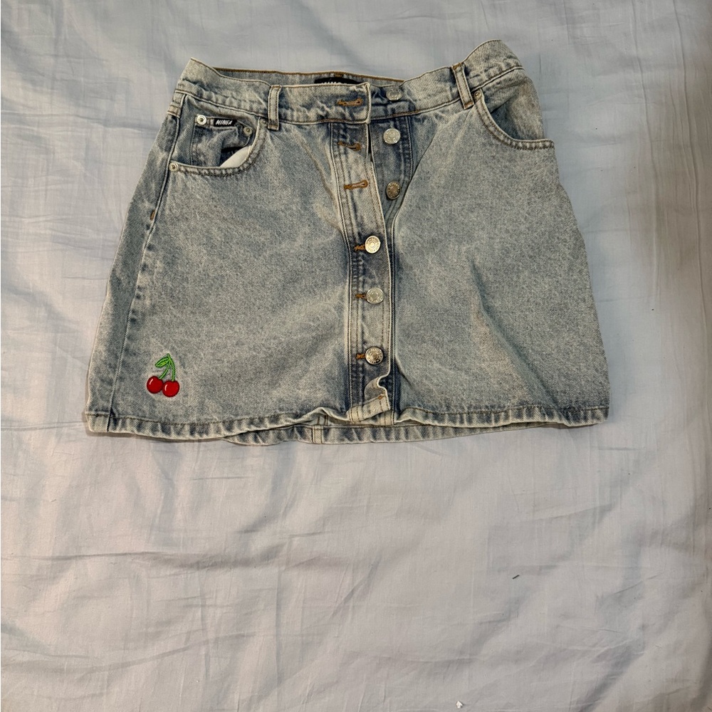 Minga London Cherry Embroidered Button-Front Denim Skirt – Size US 4 / 28”
